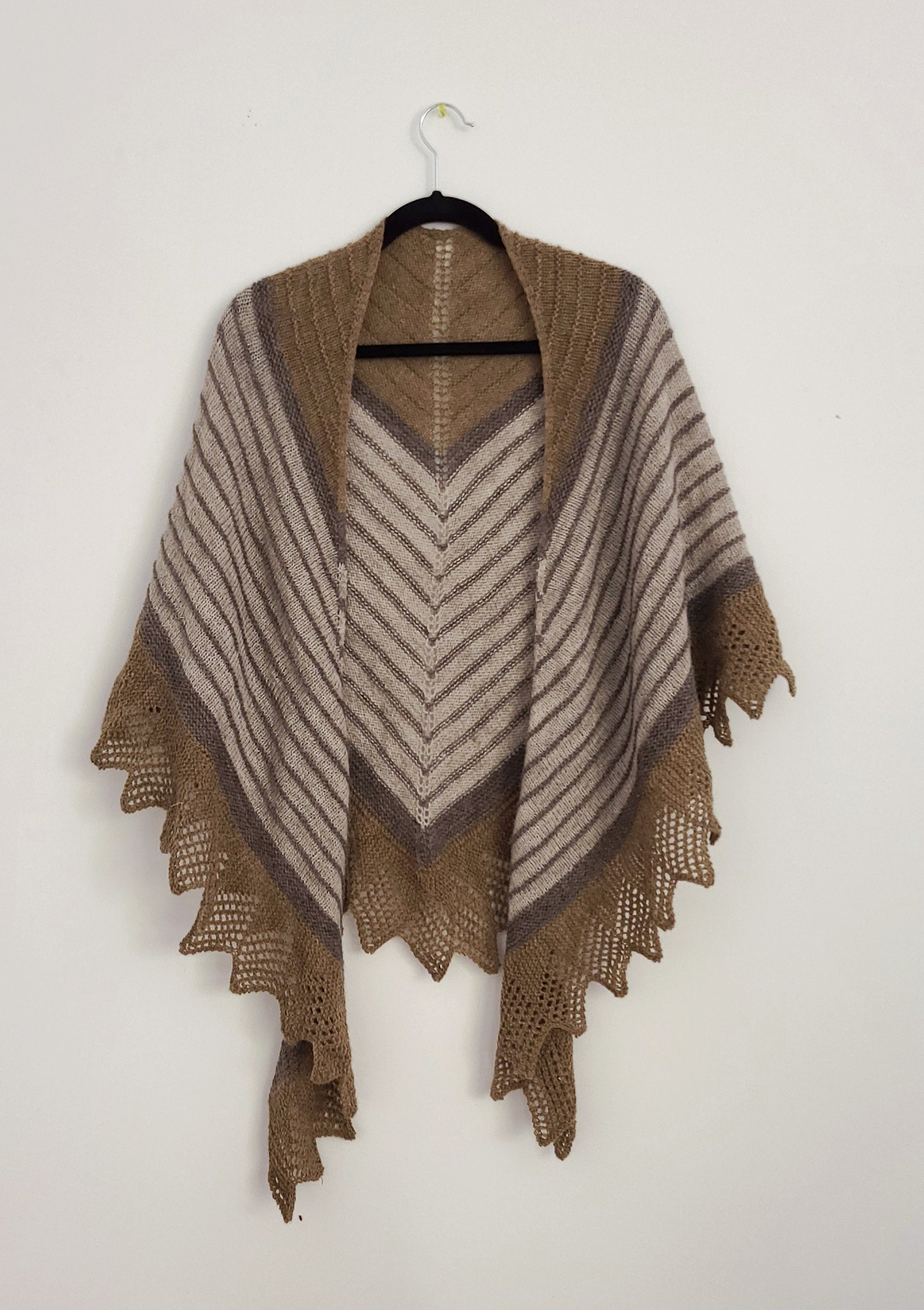 ルシアンペラフィネ マウンテンスカル マルチスワロ カシミヤ クッション 激レア Marzanna Shawl Pattern by Nat Raedwulf Wolf & Faun Knits