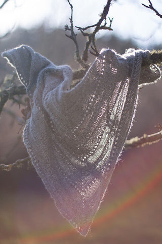 Fog Triangle Scarf: Free Pattern